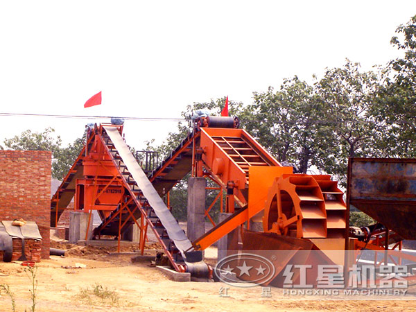 水輪式洗砂機(jī)工作現(xiàn)場(chǎng) 水輪式洗砂機(jī)工作現(xiàn)場(chǎng)