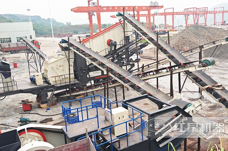 環保效能高的礦山移動磕石機現場 環保效能高的礦山移動磕石機現場