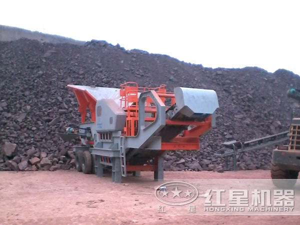 時(shí)產(chǎn)200噸廢鋼渣移動破碎生產(chǎn)線:單臺設(shè)備作業(yè) 時(shí)產(chǎn)200噸廢鋼渣移動破碎生產(chǎn)線:單臺設(shè)備作業(yè)