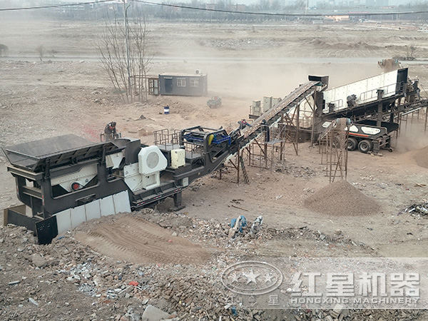 移動(dòng)顎破機(jī)+移動(dòng)反擊破工作現(xiàn)場(chǎng) 移動(dòng)顎破機(jī)+移動(dòng)反擊破工作現(xiàn)場(chǎng)