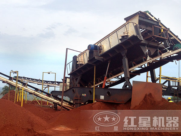 移動篩石機(jī) 移動篩石機(jī)