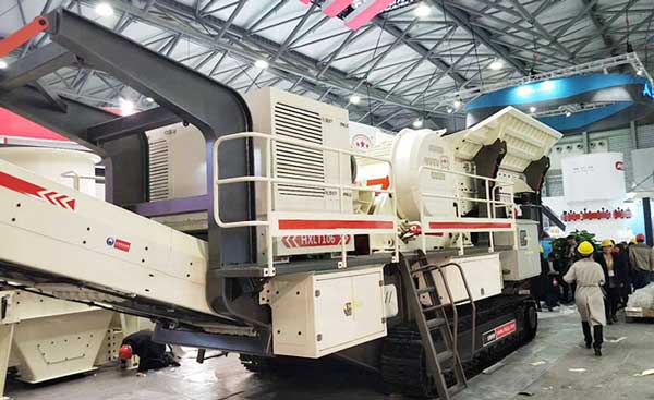 時(shí)產(chǎn)180-200噸的履帶式移動破碎生產(chǎn)線