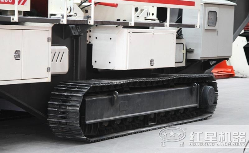 小型履帶石頭破碎機:履帶液壓驅動,砂廠暢通無阻 小型履帶石頭破碎機:履帶液壓驅動,砂廠暢通無阻