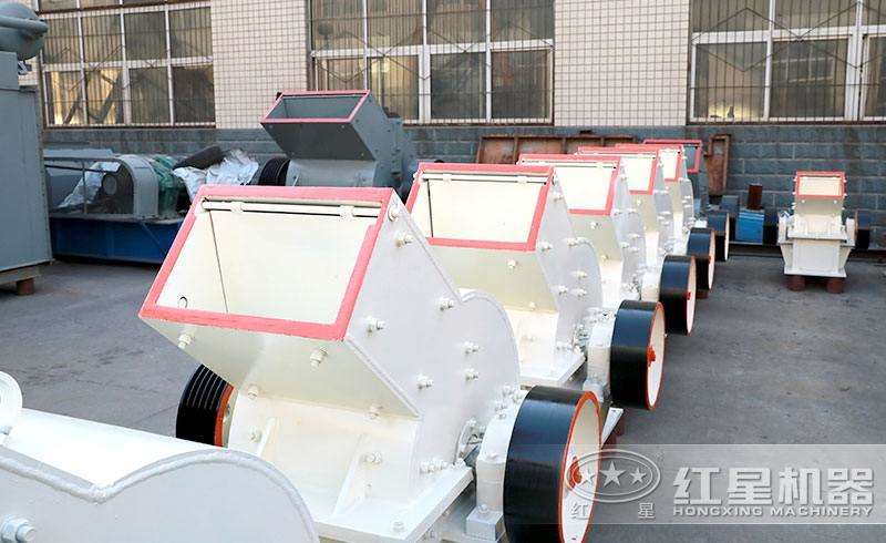 小型錘式破碎機(jī)廠家，現(xiàn)貨提供，可到場(chǎng)帶料免費(fèi)咨詢