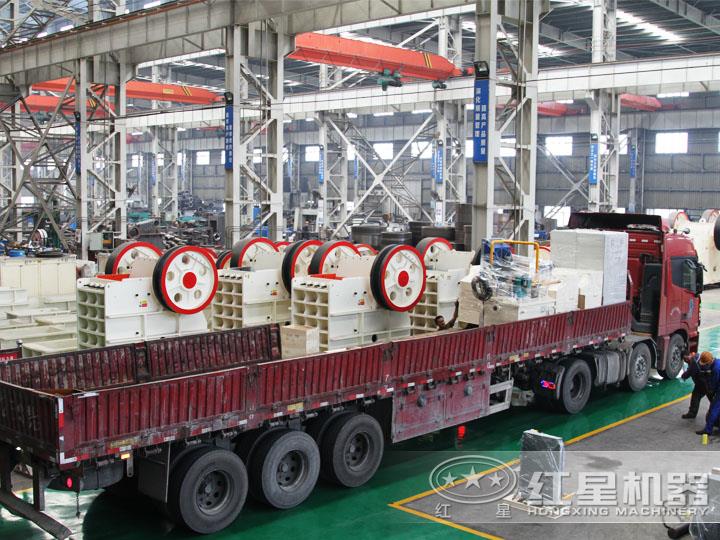 大型液壓鄂式破碎機廠家發(fā)貨 大型液壓鄂式破碎機廠家發(fā)貨