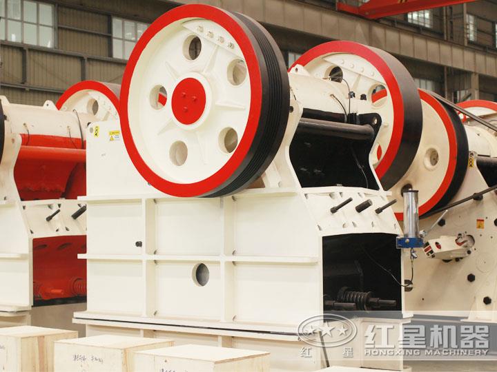 大型液壓鄂式破碎機,過載保護避免設備損壞 大型液壓鄂式破碎機,過載保護避免設備損壞