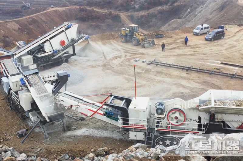 山東時(shí)產(chǎn)300噸青石破碎生產(chǎn)線現(xiàn)場(chǎng) 山東時(shí)產(chǎn)300噸青石破碎生產(chǎn)線現(xiàn)場(chǎng)