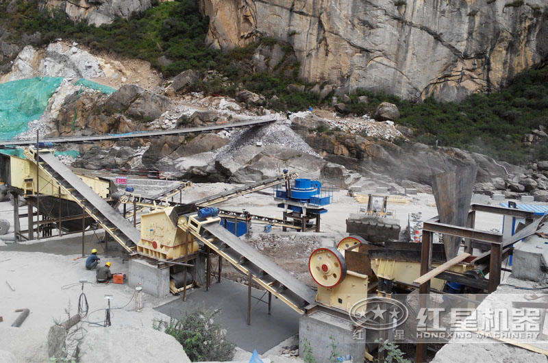 山東煙臺時產(chǎn)300-400噸青石破碎、制砂生產(chǎn)線