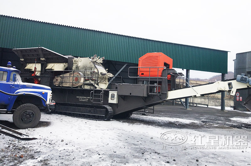 小型一體制砂生產(chǎn)線現(xiàn)場:配細(xì)碎機(jī) 小型一體制砂生產(chǎn)線現(xiàn)場:配細(xì)碎機(jī)