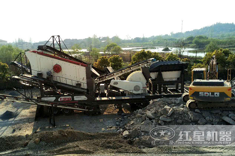山東廊坊移動石子破碎生產線現(xiàn)場 山東廊坊移動石子破碎生產線現(xiàn)場