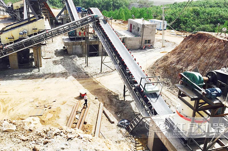 山東大型采石場圓錐破碎機(jī)生產(chǎn)現(xiàn)場 山東大型采石場圓錐破碎機(jī)生產(chǎn)現(xiàn)場