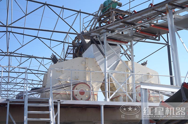 反擊式破碎機作業(yè)現(xiàn)場圖 反擊式破碎機作業(yè)現(xiàn)場圖