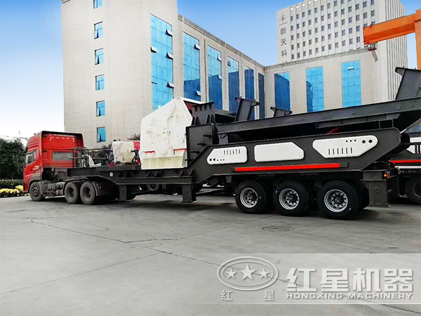 半掛車流動磕石機直接開往客戶現(xiàn)場 半掛車流動磕石機直接開往客戶現(xiàn)場