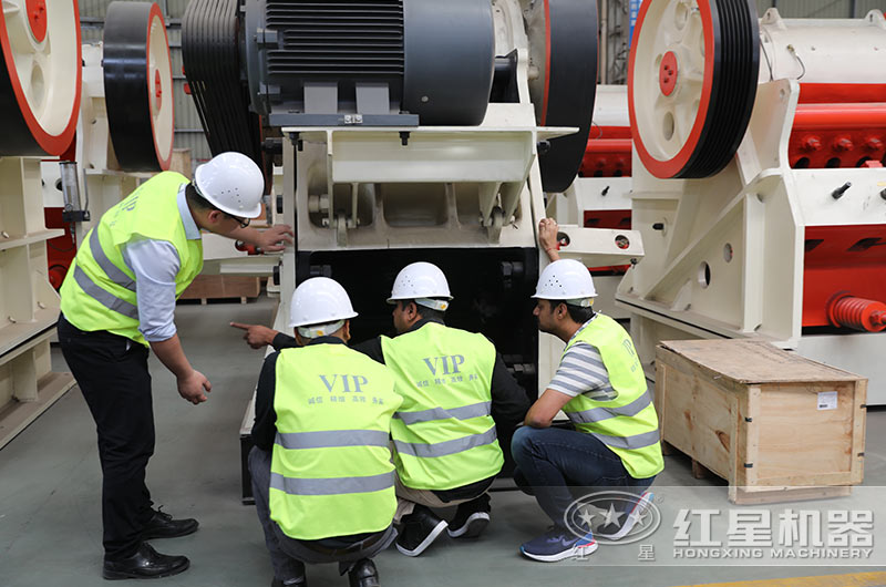 經理陪同客戶到車間實地考察 經理陪同客戶到車間實地考察