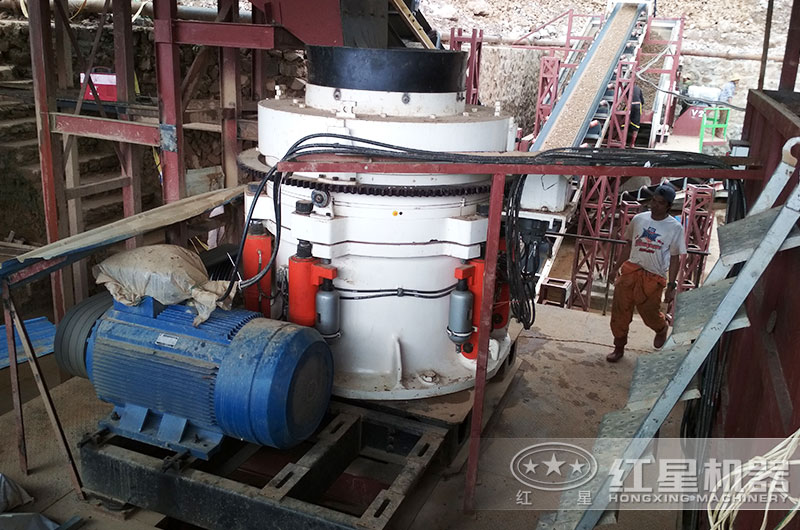 圓錐破碎機(jī)工作現(xiàn)場(chǎng)實(shí)拍圖 圓錐破碎機(jī)工作現(xiàn)場(chǎng)實(shí)拍圖