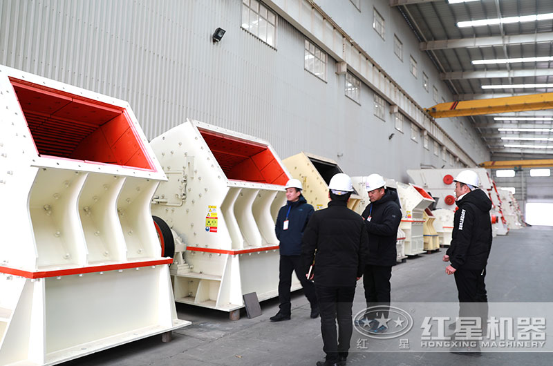 經(jīng)理陪同客戶來廠參觀 經(jīng)理陪同客戶來廠參觀