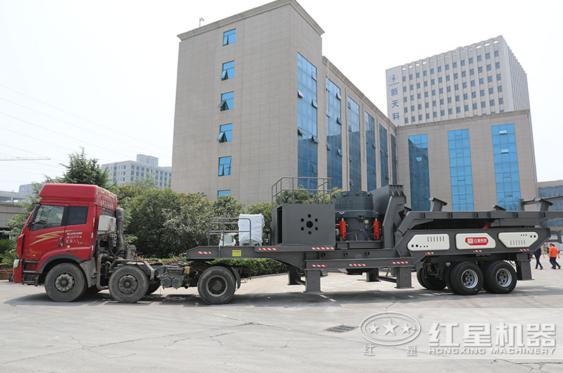 移動破碎機設備直接開往客戶現(xiàn)場 移動破碎機設備直接開往客戶現(xiàn)場