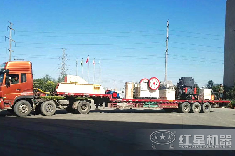 紅星破碎機(jī)設(shè)備發(fā)往客戶現(xiàn)場 紅星破碎機(jī)設(shè)備發(fā)往客戶現(xiàn)場