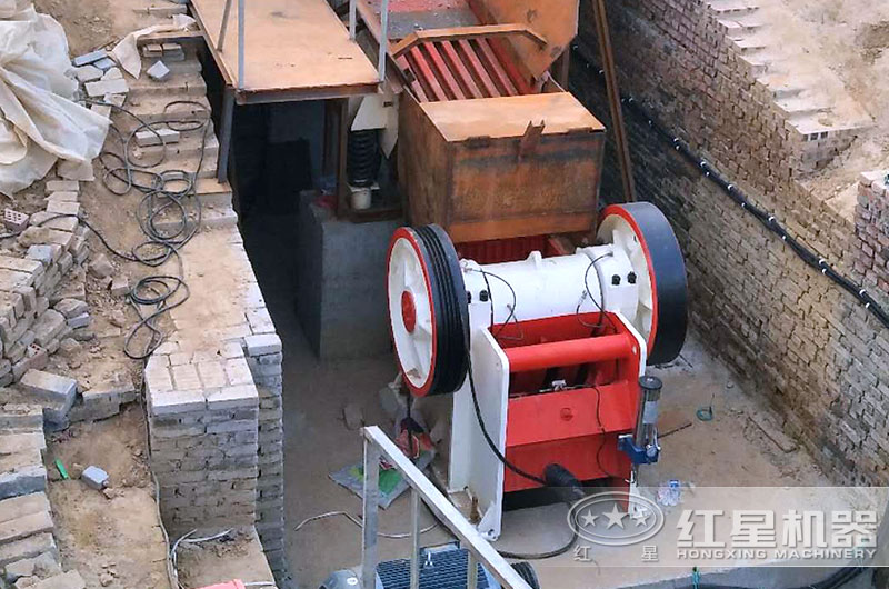 顎式破碎機工作現場圖片 顎式破碎機工作現場圖片