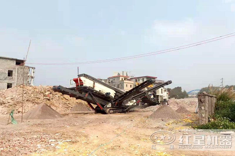 大型環(huán)保車載移動(dòng)磕石機(jī)生產(chǎn)現(xiàn)場(chǎng) 大型環(huán)保車載移動(dòng)磕石機(jī)生產(chǎn)現(xiàn)場(chǎng)