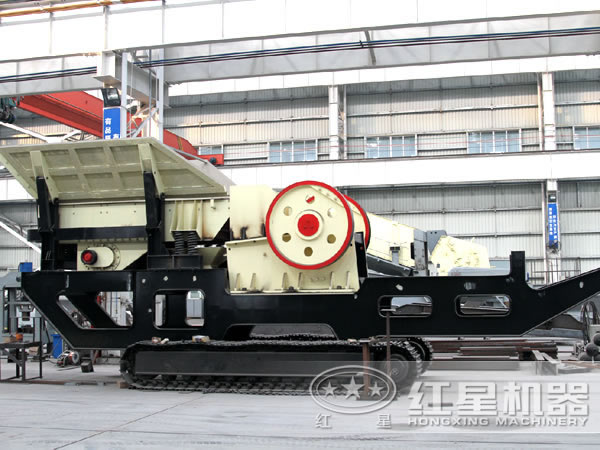 車頭牽著就跑的鄂破流動(dòng)石子機(jī)