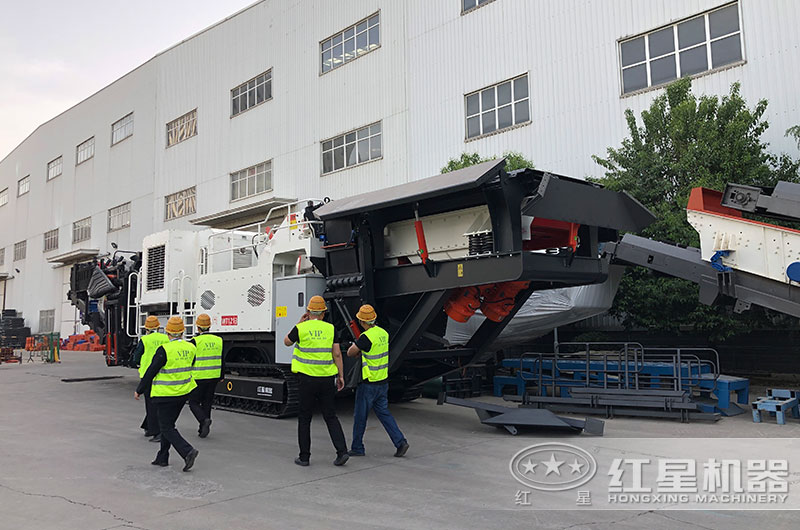 客戶一行來廠考察水泥塊粉碎機設(shè)備 客戶一行來廠考察水泥塊粉碎機設(shè)備