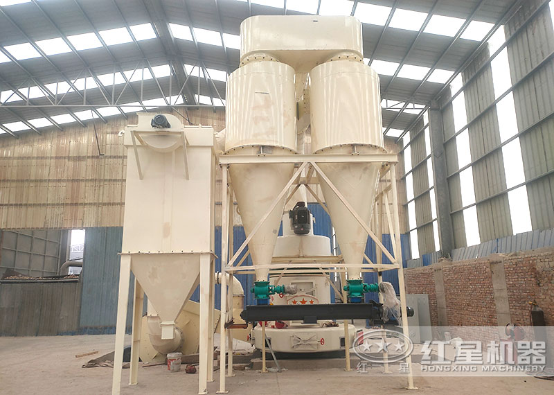 石料磨粉機現(xiàn)場圖 石料磨粉機現(xiàn)場圖