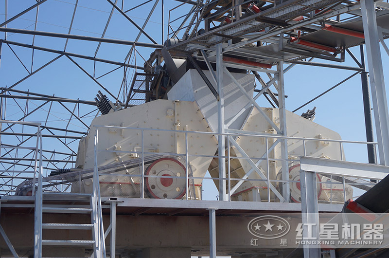 破碎機生產(chǎn)現(xiàn)場