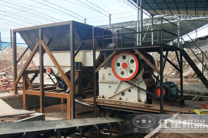 顎式破碎機(jī)作業(yè)現(xiàn)場(chǎng)圖片 顎式破碎機(jī)作業(yè)現(xiàn)場(chǎng)圖片