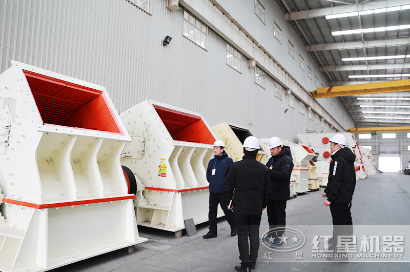 客戶來廠考察錘式制砂機設備 客戶來廠考察錘式制砂機設備