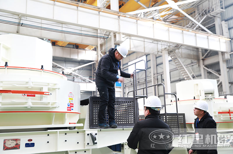 客戶來廠考察立軸沖擊式制砂機(jī) 客戶來廠考察立軸沖擊式制砂機(jī)