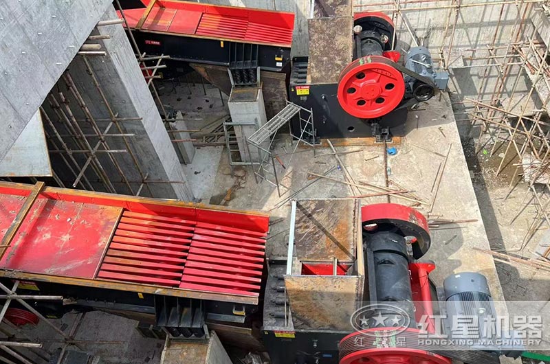 鄂式破碎機破碎現(xiàn)場 鄂式破碎機破碎現(xiàn)場