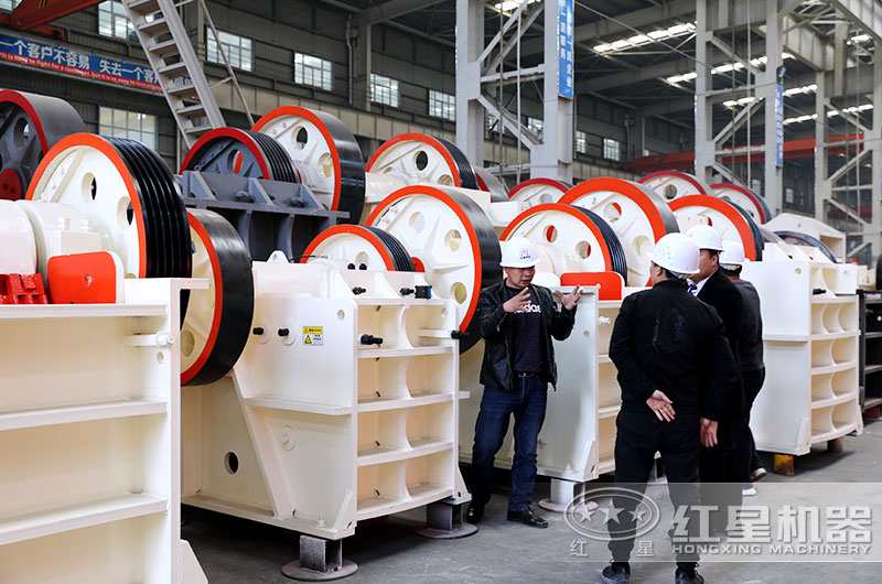 客戶來廠考察鄂破機設備 客戶來廠考察鄂破機設備