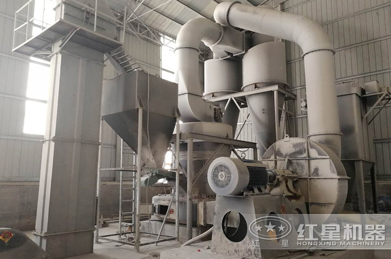 200目石灰石制粉使用雷蒙磨粉機作業(yè)客戶現(xiàn)場 200目石灰石制粉使用雷蒙磨粉機作業(yè)客戶現(xiàn)場