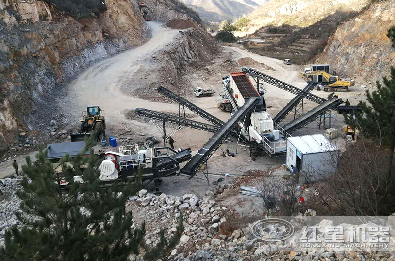 移動(dòng)碎石機(jī)生產(chǎn)現(xiàn)場(chǎng) 移動(dòng)碎石機(jī)生產(chǎn)現(xiàn)場(chǎng)