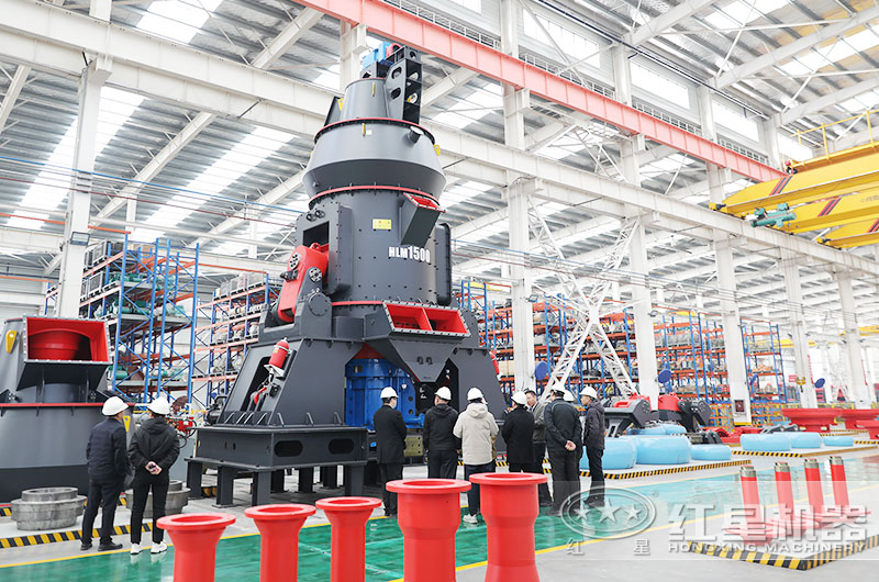 客戶來廠參觀立式磨粉機設(shè)備 客戶來廠參觀立式磨粉機設(shè)備